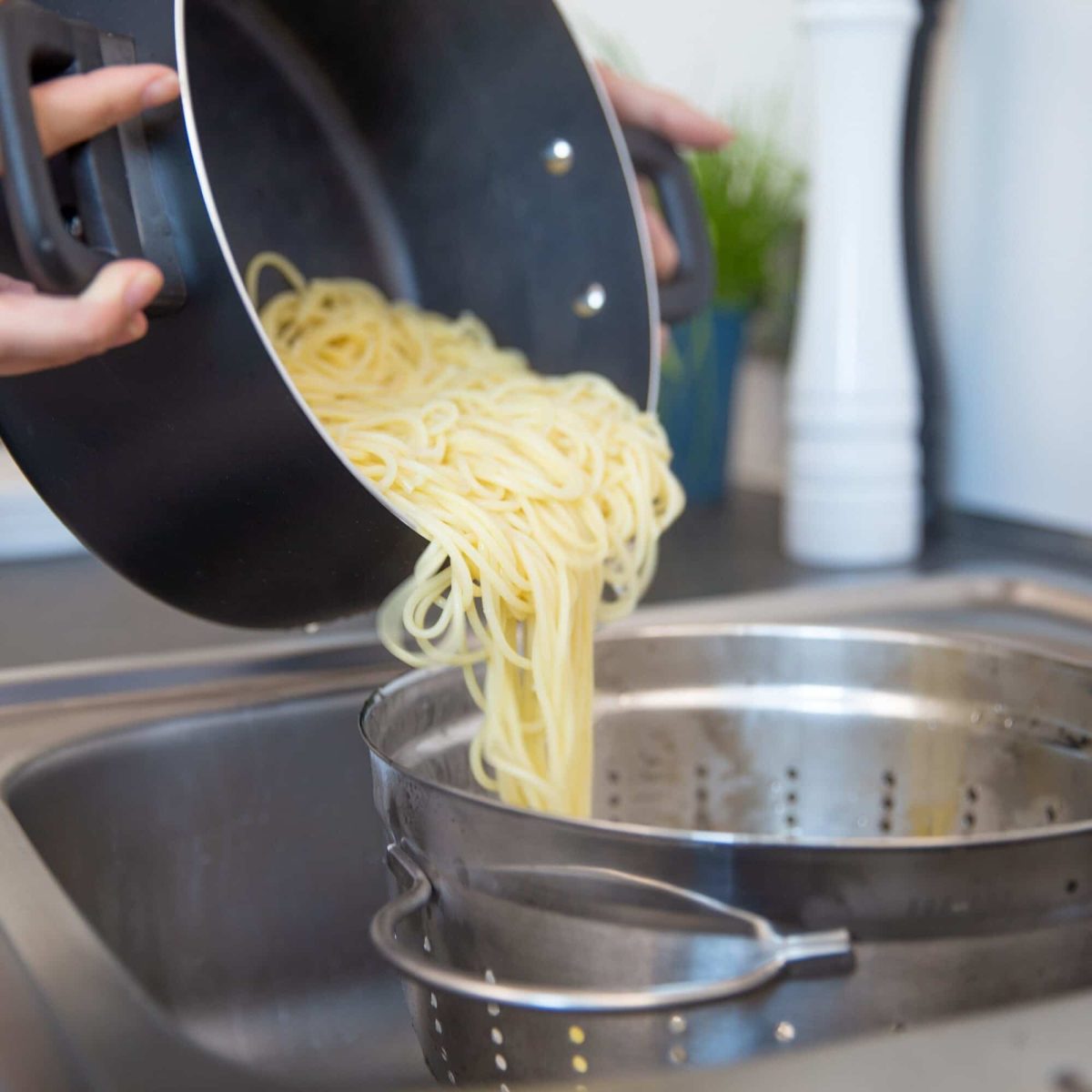Set preparare paste, spaghetti, 3 piese, strecuratoare, dozator pentru parmezan, Relaxdays - imagine 3