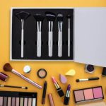 Set trusa de machiaj "Glam to go" si pensule machiaj DeLuxe, 5 piese in cutie - imagine 2