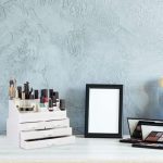 Organizator make-up si accesorii, 16 compartimente si 4 sertare, acrilic alb, 24 x 13.5 x 19 cm - imagine 7