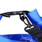 Geanta impermeabila, pentru plaja sau drumetii, rezistenta la praf si umiditate, PVC robust, 20 L, albastru/negru/alb, 25 x 0.5 x 60 cm - imagine 4