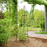 Suport flori de gradina, obelisc, 192 x 35 x 35 cm, verde, Relaxdays - imagine 2