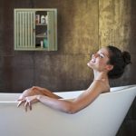 Dulap baie Relaxdays, din bambus, verde, 50 x 52 x 20 cm - imagine 3