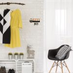 Suport chei cu 5 agatatori, Relaxdays, dimensiuni 10 x 26 x 3 cm, negru/portocaliu - imagine 2