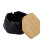 Scrumiera hexagonala cu capac, ceramica/ bambus, cu 3 suporturi tigari, negru/maro, 6 x 11,5 x 10,5 cm