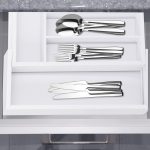 Suport pentru tacamuri, RelaxDays, din bambus, extensibil, alb, 5.5 x 48.5 x 37 cm - imagine 2