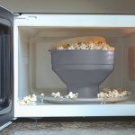 Recipient pliabil din silicon pentru popcorn la microunde, capac si manere, gri, 14,5 x 26 x 20 cm - imagine 3