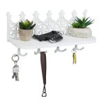 Suport chei cu 8 agatatori si 1 raft, Relaxdays, fonta si lemn, dimensiuni 19,5 x 39,5 x 12 cm, alb