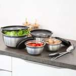 Set 4 boluri cu capac, dimensiuni diferite, baza din cauciuc anti-alunecare, din otel inoxidabil, diametru 15,5, 17,5, 21, 25,5 cm - imagine 2