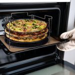 Set 4 tavi de copt pizza, cu suport, negru/argintiu, 32 x 32 x 20 cm - imagine 6