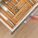 Suport pentru tacamuri, RelaxDays, din bambus, extensibil, natur, 5 x 49.5 x 44.5 cm - imagine 2