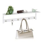 Cuier de perete cu raft si 6 agatatori, bambus si metal, dimensiuni 18 x 75 x 16 cm, alb, Relaxdays