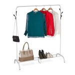 Suport cu raft pentru haine, 6 agatatori, dimensiuni 145 x 132 x 44 cm, alb/negru, Relaxdays