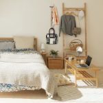 Cuier cu 3 agatatori si 1 inel, MDF si fier, dimensiuni 13 x 65 x 14,5 cm, maro/negru, Relaxdays - imagine 5