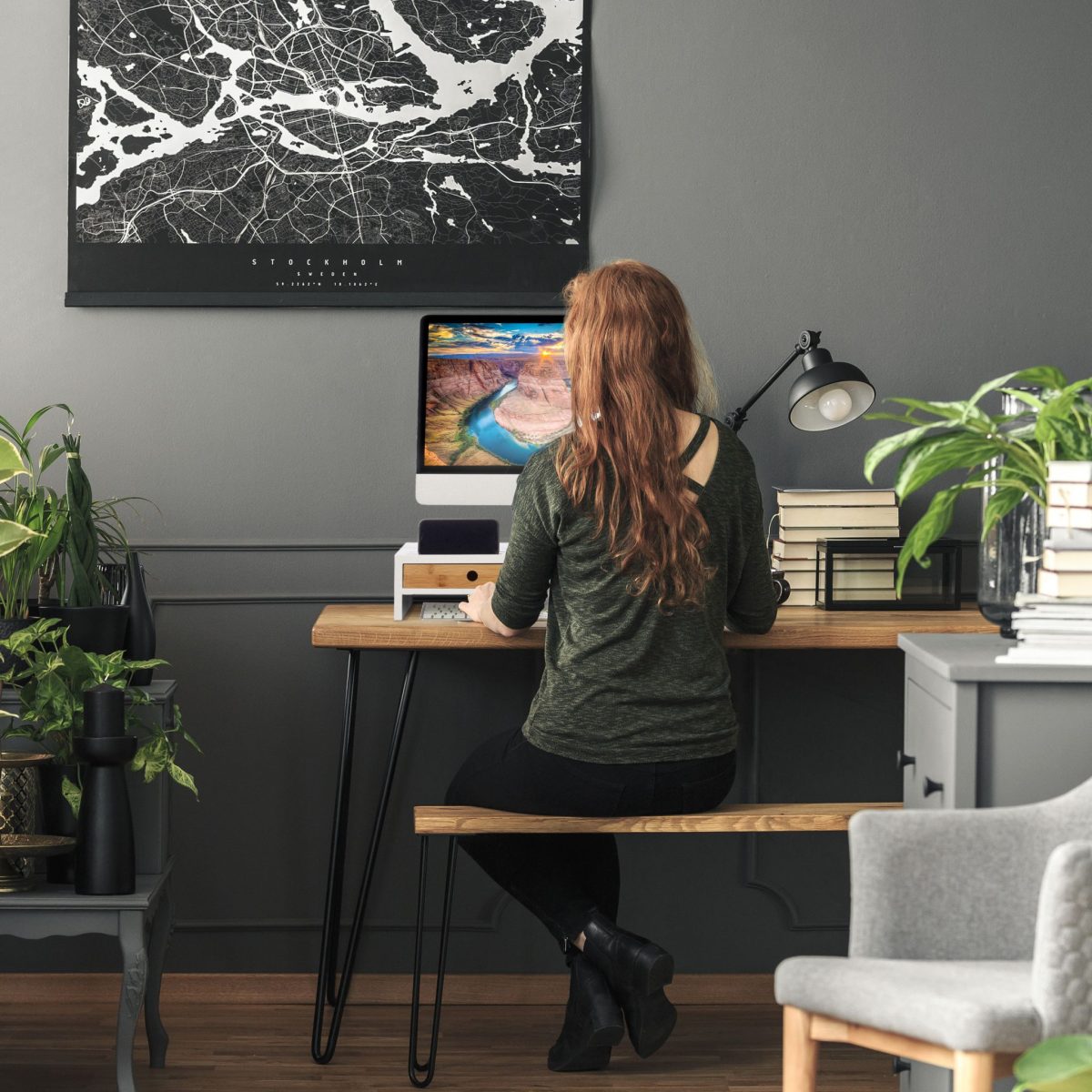 Suport pentru monitor, 2 sertare, MDF/bambus, spatiu pentru pahar si diferite accesorii, 12 x 56 x 27 cm - imagine 3