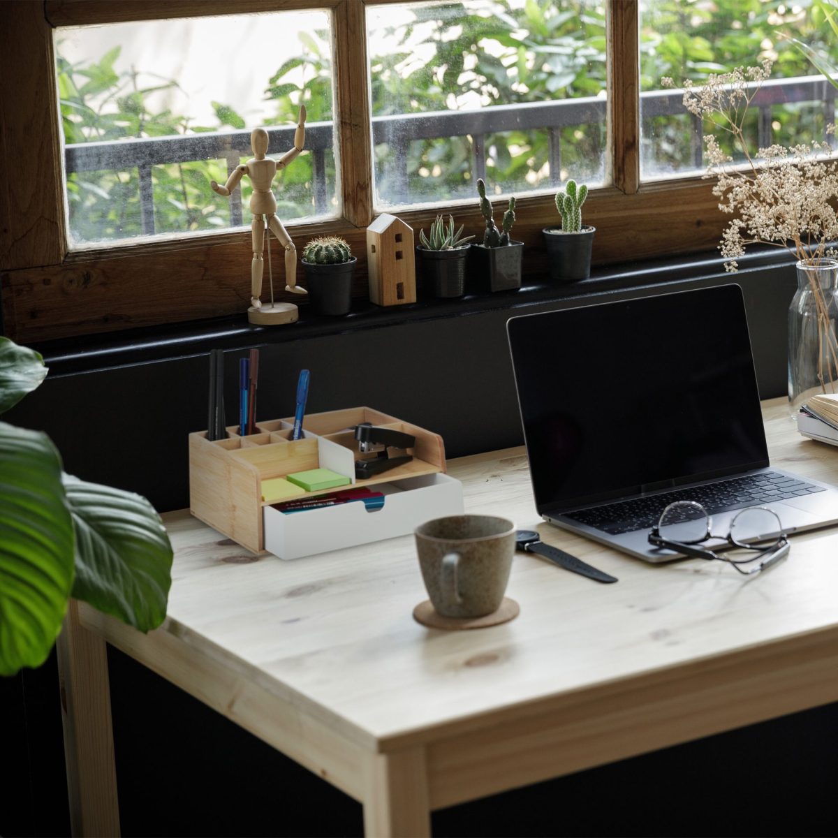 Suport organizator cu 9 compartimente, sertar, pentru birou/cosmetice, bambus, maro/alb, 10 x 25 x 15,5 cm - imagine 3