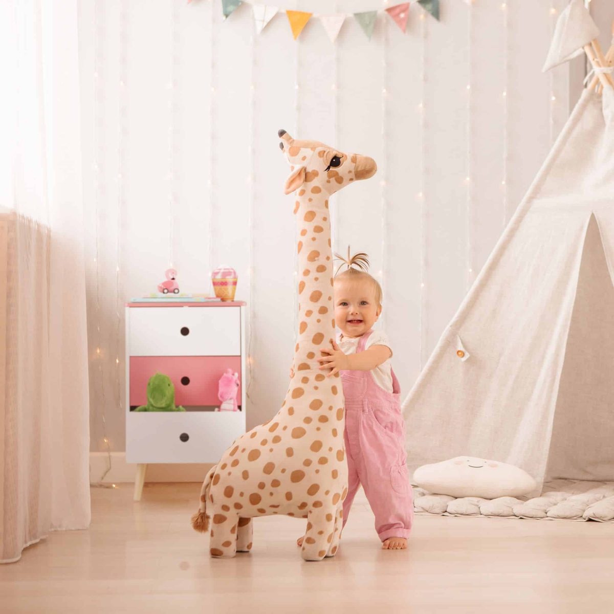 Noptiera cu 3 sertare, picioare din lemn de pin, alb/roz, MDF, 61,5 x 38 x 30 cm - imagine 3