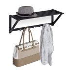 Cuier de perete cu raft si 5 agatatori, fabricat din otel, dimensiuni 23 x 65 x 25 cm, negru, Relaxdays