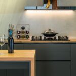 Suport metalic pentru sticle de vin, capacitate 9 sticle, design industrial modern, maro, Relaxdays - imagine 4