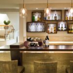 Suport pentru sticle de vin, design modern elegant, pentru 6 sticle, maro, lemn de nuc, Relaxdays - imagine 5