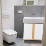 Dulap baie, baza lavoar, bambus/MDF, maro/alb, 60,5 x 60 x 30,5 cm - imagine 3