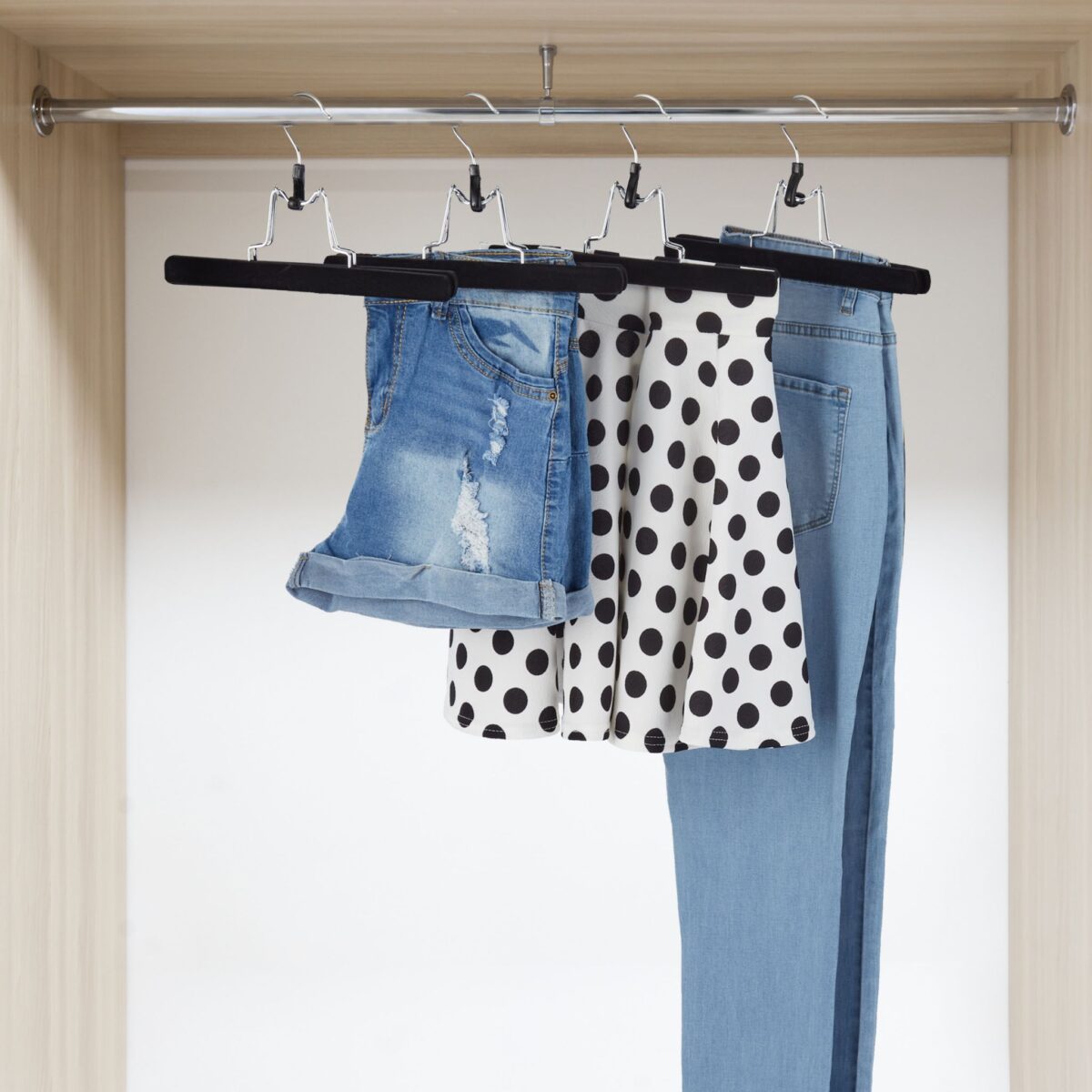 Set 5 umerase cu catifea, pentru pantaloni/fuste, negru, 15,8 x 26 x 3 cm - imagine 2