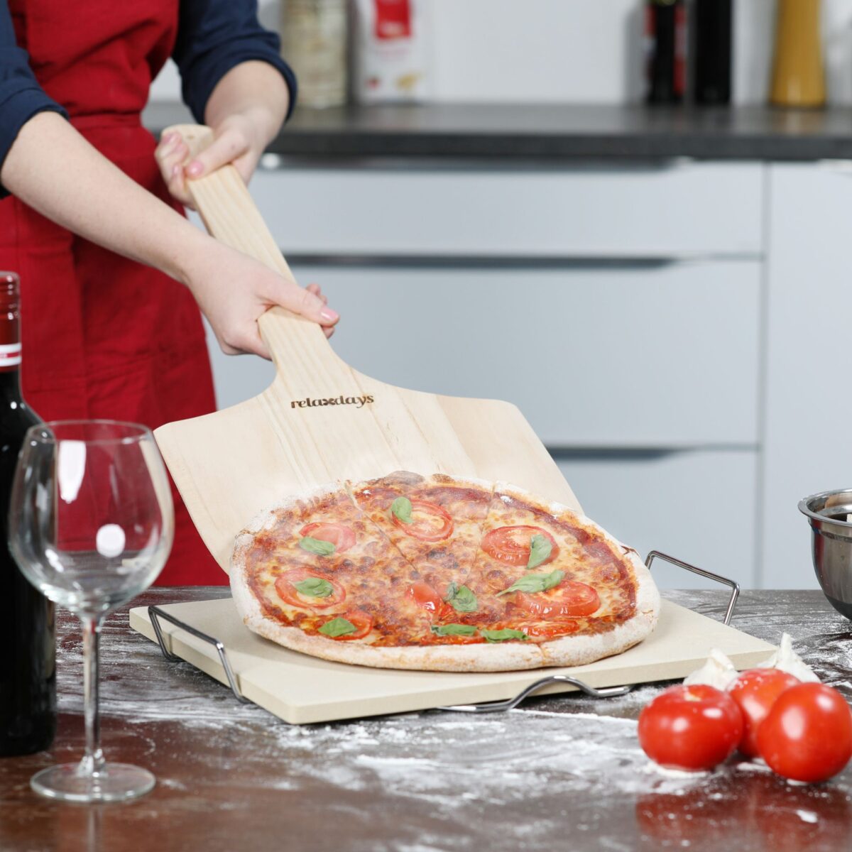 Paleta rotunda pentru pizza, din lemn, 1 x 30 x 78 cm - imagine 4