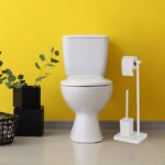 Suport alb pentru hartie igienica si perie de toaleta, otel, 2 perii de schimb, Relaxdays - imagine 2