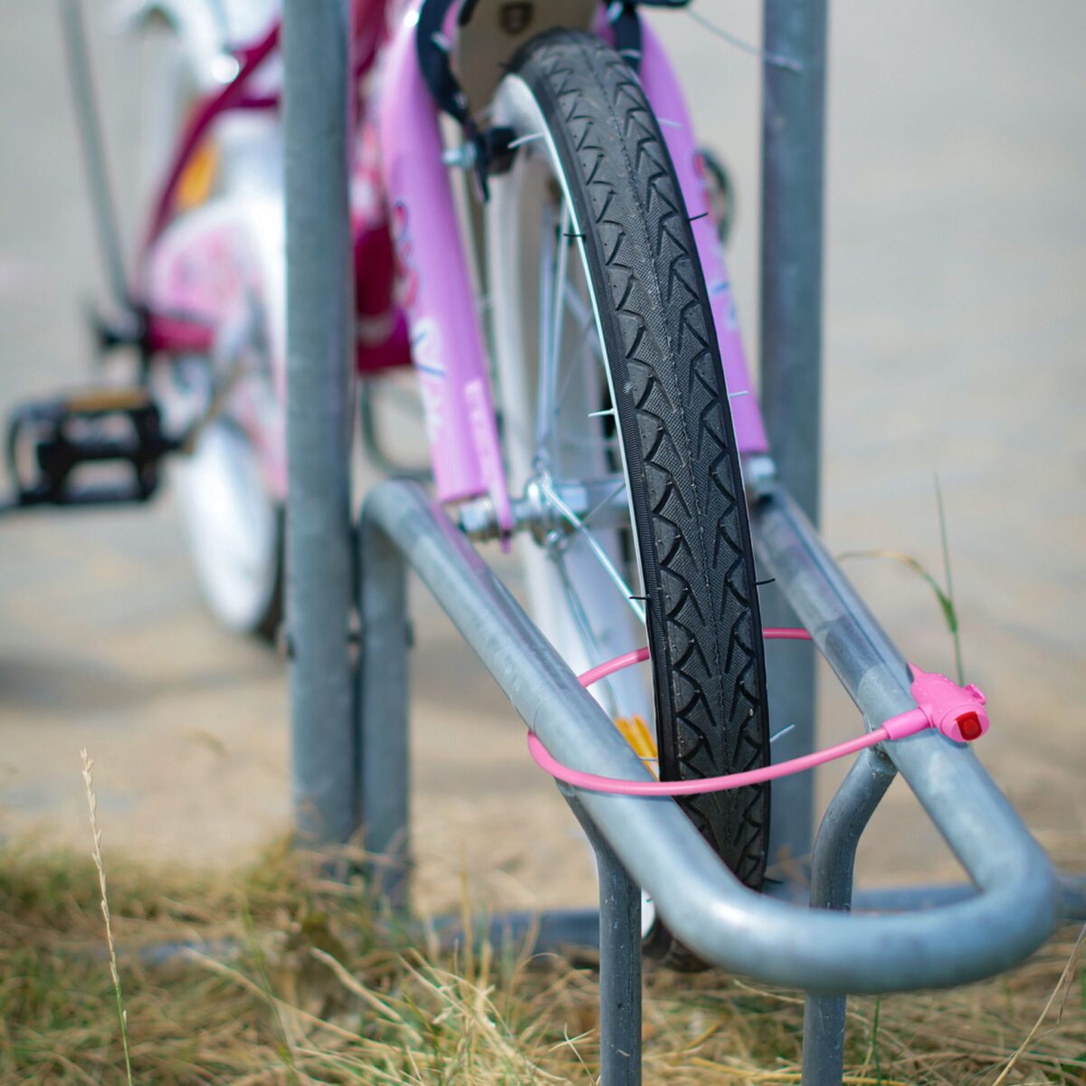 Lacat biciclete, cu cheie, pentru copii, lungime 70 cm, roz, Relaxdays - imagine 2