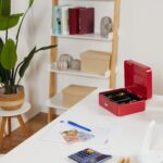 Caseta valori pentru bancnote si monede, 8,5 x 20 x 17 cm, rosu - imagine 3