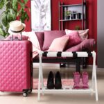Suport pentru bagaje, cu raft, din lemn, pliabil, 54,5 x 66 x 44,5 cm, alb, Relaxdays - imagine 2