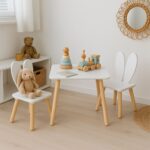 Masa si 2 Scaune Copii cu Spatar Urechi de Iepuras – Mobilier Alb-Natur, 3 Piese cu Picioare din Lemn - imagine 7