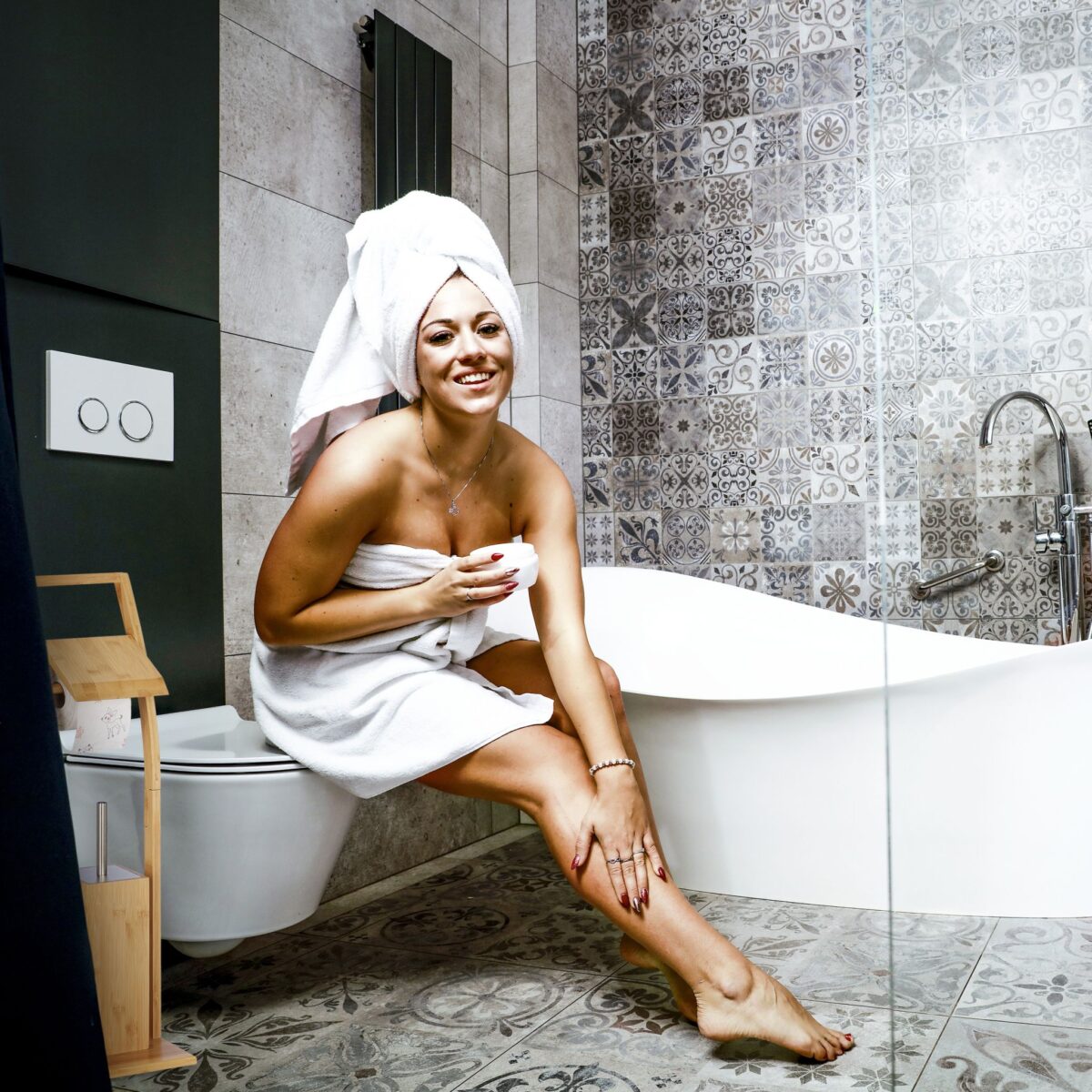Suport hârtie igienică din bambus cu perie WC – design natural și elegant - imagine 3