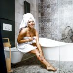 Suport hârtie igienică din bambus cu perie WC – design natural și elegant - imagine 3